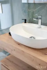 Detalle del lavabo y el grifo — fotografía de referencia JULIET