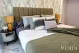 Dormitorio doble y lámparas de noche — fotografía de referencia del interior JULIET