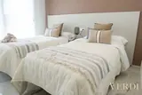 Dormitorio con dos camas individuales — fotografía de referencia del interior JULIET