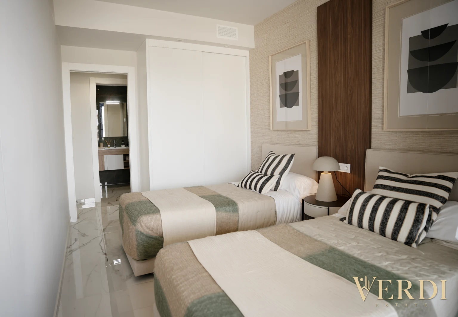 Referencia interior: dormitorio con dos camas