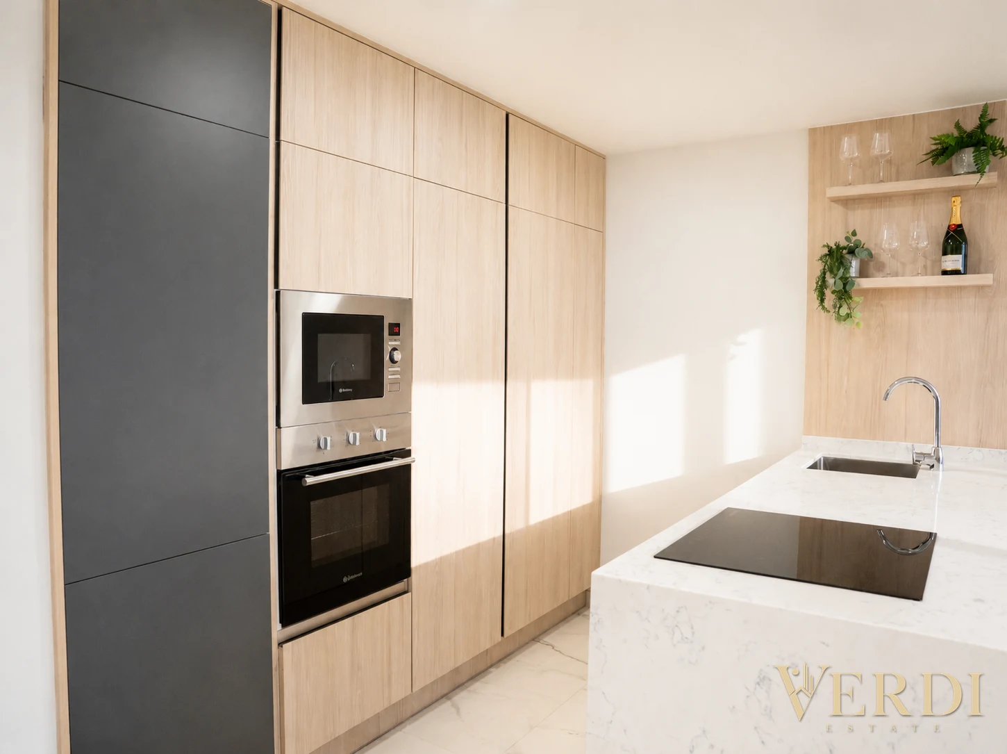 Referencia interior: cocina equipada y encimera