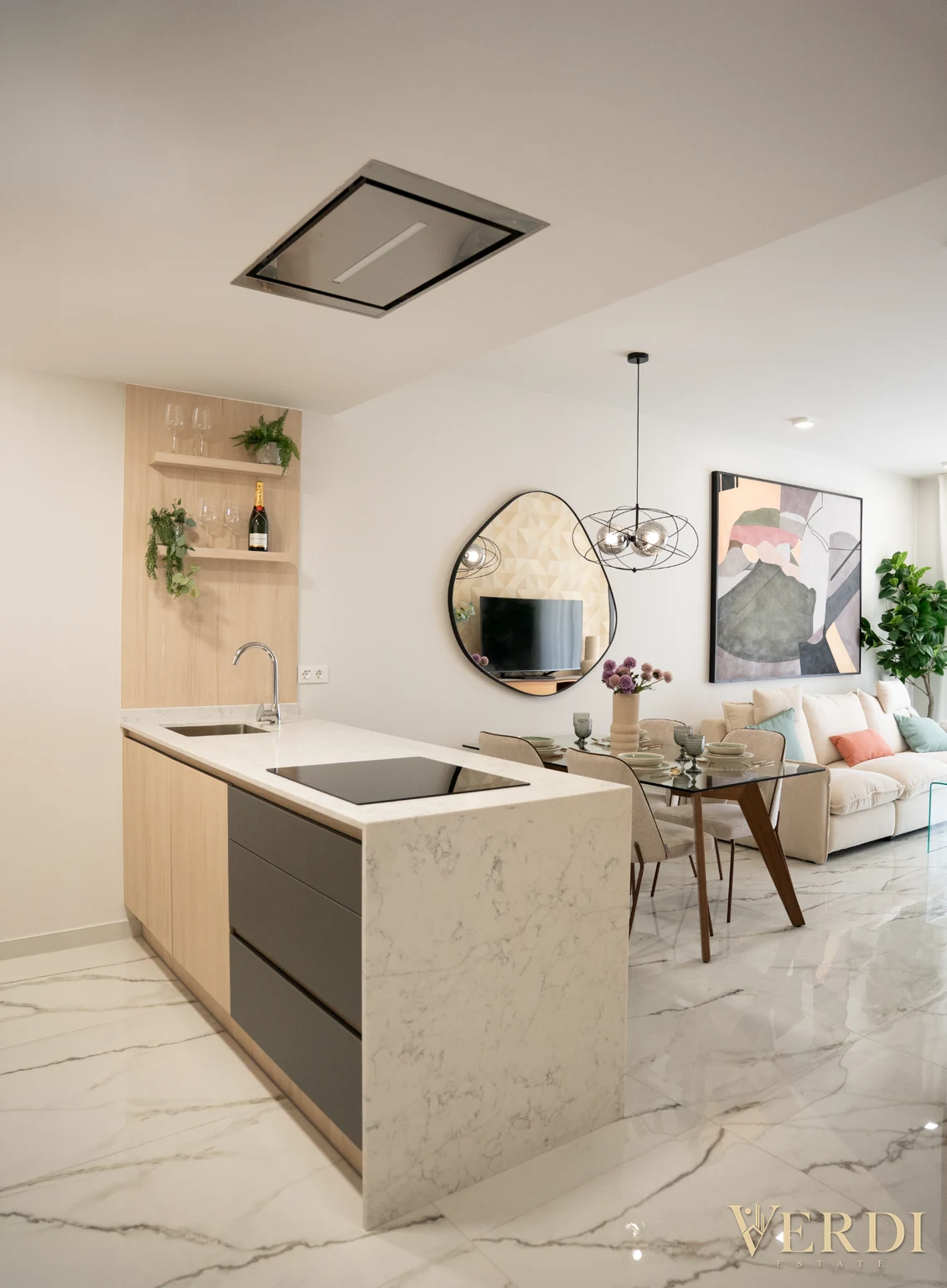 Referencia interior: isla de cocina y comedor
