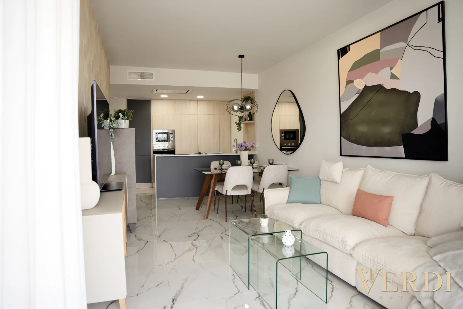 Referencia interior: salón y comedor amueblados