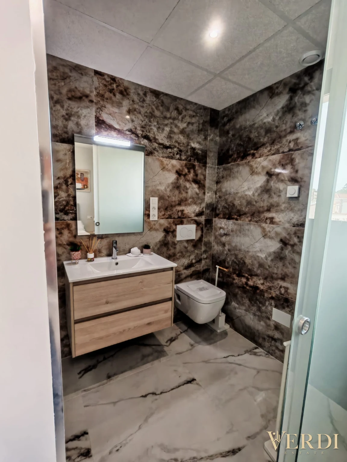Interior reference: bathroom cabinet and mirror