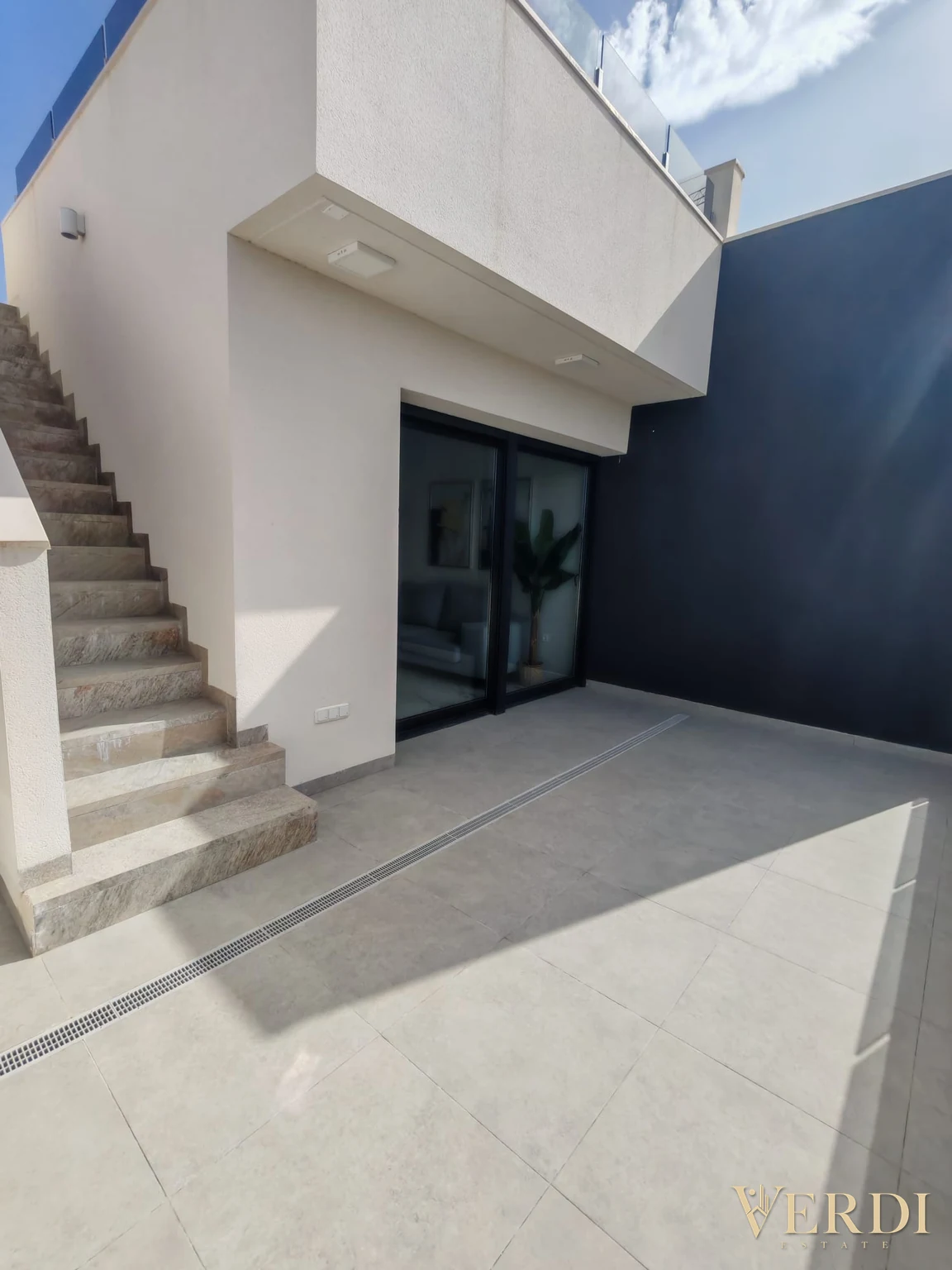 Outdoor reference: terrace and external stairs