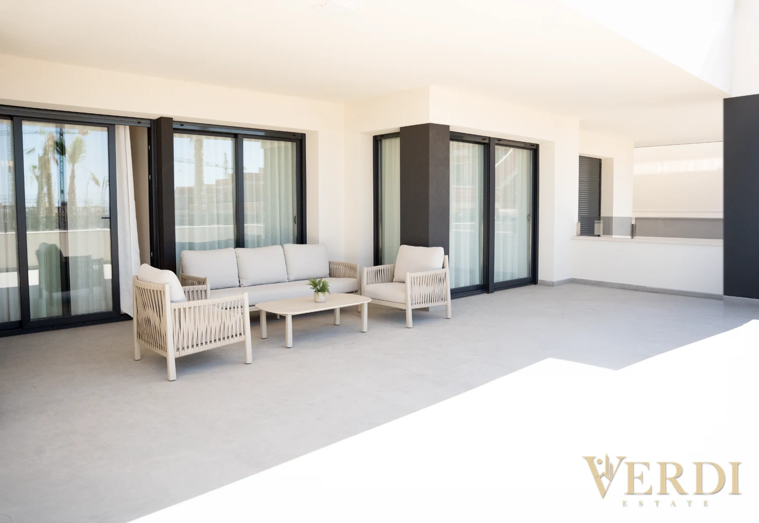 Referencia de terraza: asientos junto al salón